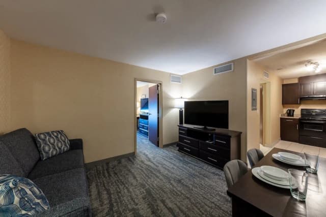 Holiday Inn Express Hotel & Suites Riverport Richmond by IHG-套房, 1 间卧室 (Dining Area)-4