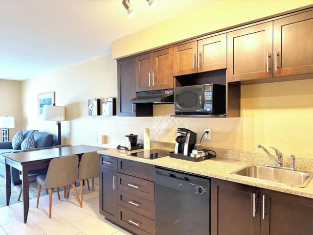 Holiday Inn Express Hotel & Suites Riverport Richmond by IHG-套房, 1 间卧室 (Dining Area)-11