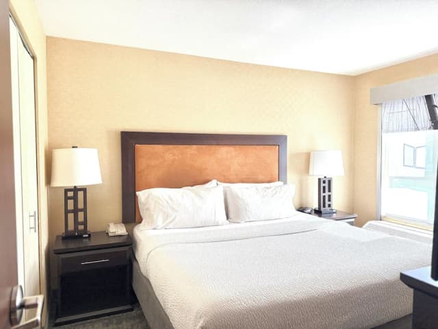 Holiday Inn Express Hotel & Suites Riverport Richmond by IHG-套房, 1 间卧室 (Dining Area)-10