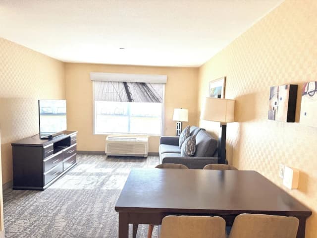 Holiday Inn Express Hotel & Suites Riverport Richmond by IHG-套房, 1 间卧室 (Dining Area)-12