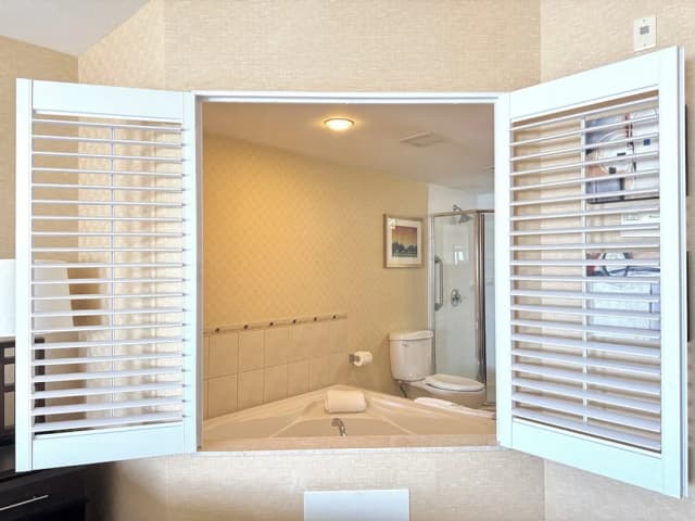 Holiday Inn Express Hotel & Suites Riverport Richmond by IHG-套房, 1 张特大床, 按摩浴缸-14