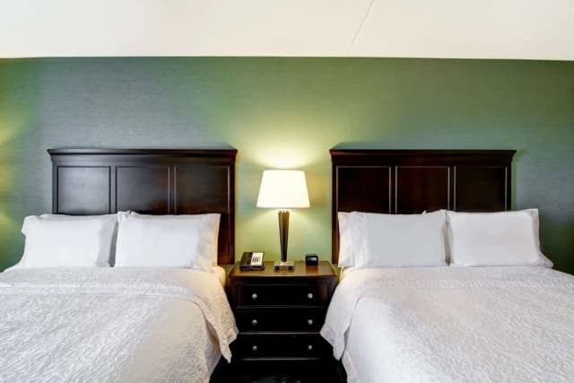 多倫多機場企業中心希爾頓歡朋飯店-客房, 2 張加大雙人床, 非吸煙房-7