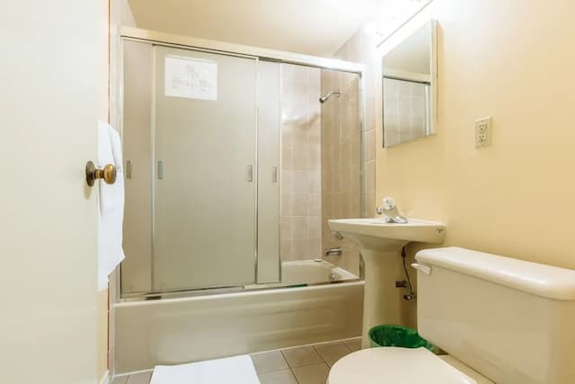 English Bay Hotel-Studio, Multiple Beds-11