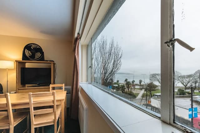 English Bay Hotel-Studio, Multiple Beds-6