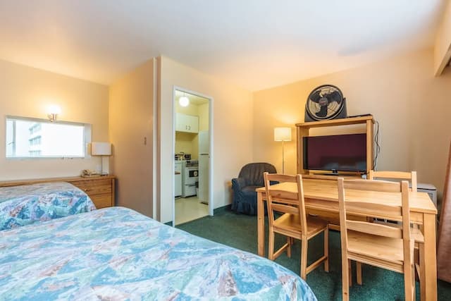 English Bay Hotel-Studio, Multiple Beds-10