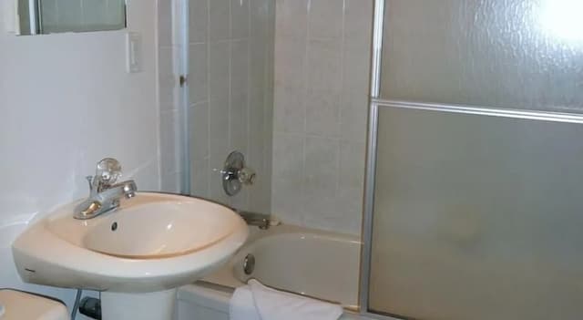 English Bay Hotel-Studio, Multiple Beds-12