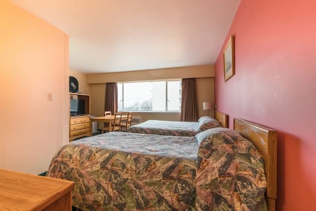 English Bay Hotel-Studio, Multiple Beds-2