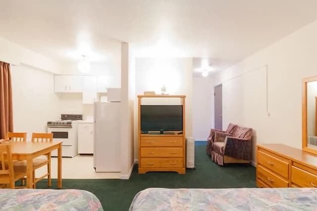 English Bay Hotel-Studio, 2 Queen Beds-3