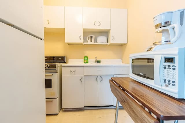 English Bay Hotel-Studio, 2 Queen Beds-5