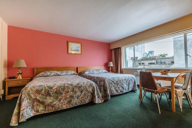 English Bay Hotel-Studio, 2 Queen Beds-7