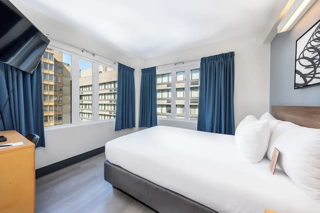 YWCA 酒店-客房, 1 張標準雙人床, 共用浴室 (Semi Private Bathroom)-1