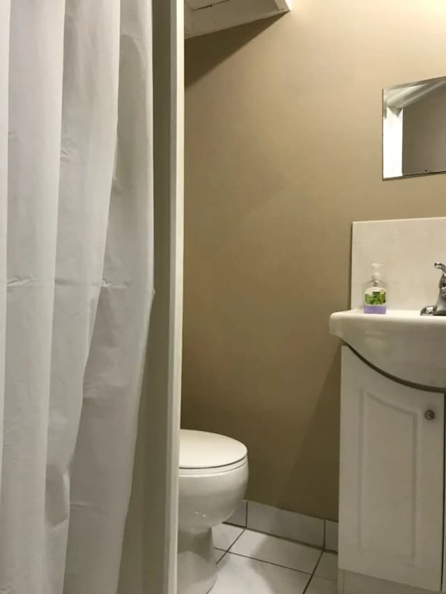 토론토 트래블러스 홈-Double Private, 1 Double Bed, Private  Bathroom-5