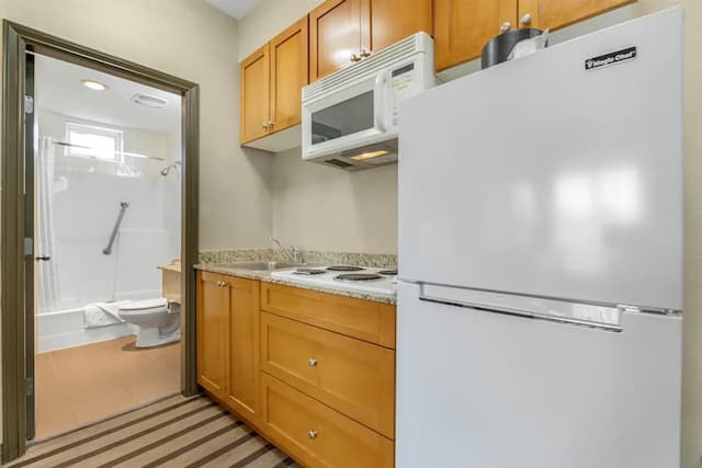 貝斯特韋斯特喬治國王套房酒店-套房, 1 張特大雙人床, 非吸煙房, 廚房 (Living Room;with Sofabed)-4