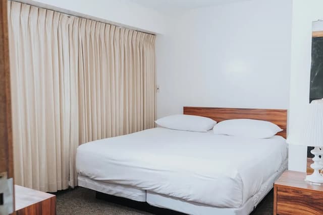 ロイヤル グローブ ワイキキ-スイート 1 ベッドルーム キッチン (King & Sofa Sleeper)-3