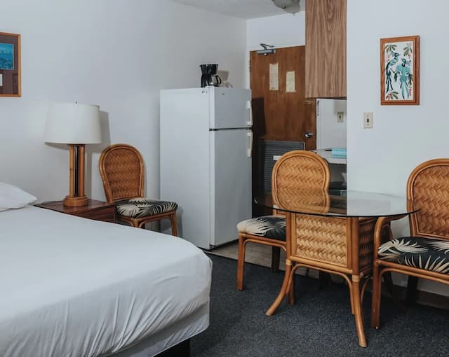 ロイヤル グローブ ワイキキ-デラックス スタジオ キッチン (King & Sofa Sleeper)-5