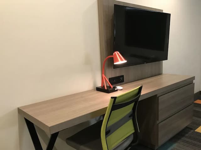 ロードウェイ  イン ニア メルローズ アベニュー-スタンダード ルーム キングベッド 1 台 禁煙-3