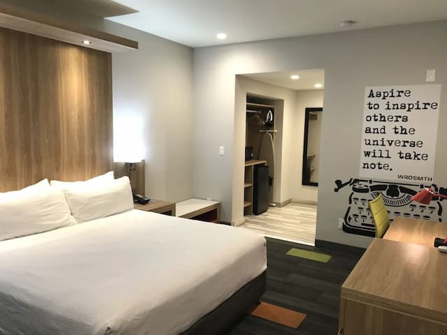 ロードウェイ  イン ニア メルローズ アベニュー-スタンダード ルーム キングベッド 1 台 禁煙-1