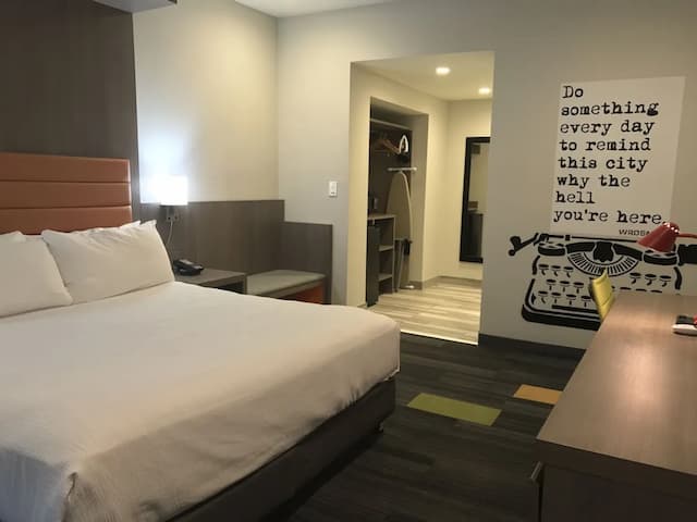 ロードウェイ  イン ニア メルローズ アベニュー-スタンダード ルーム キングベッド 1 台 禁煙-2