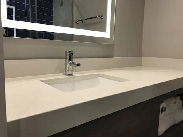 ロードウェイ  イン ニア メルローズ アベニュー-スタンダード ルーム クイーンベッド 2 台 禁煙-4