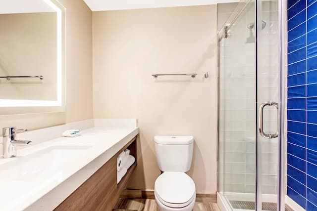 ロードウェイ  イン ニア メルローズ アベニュー-スタンダード ルーム クイーンベッド 2 台 禁煙-5