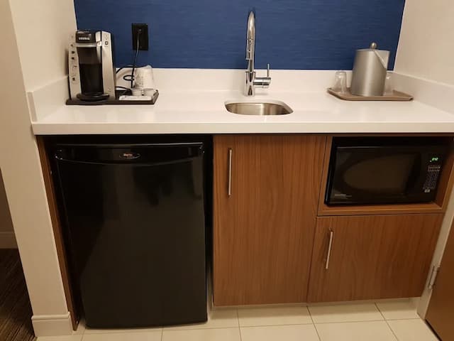 福利智選假日套房酒店 (IHG 旗下酒店)-標準客房, 1 張特大雙人床及 1 張梳化床-4