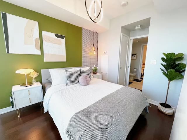 SkyTree Modern Suites-Family Condo-5