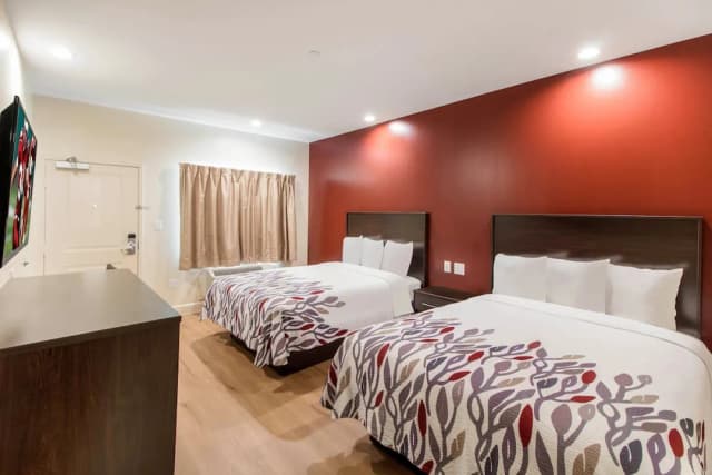 Red Roof Inn Houston - Willowbrook-Deluxe Room, 2 Queen Beds (Smoke Free, Kitchenette)-1