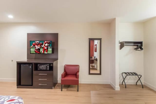 Red Roof Inn Houston - Willowbrook-Superior Room, 1 King Bed (Smoke Free)-4