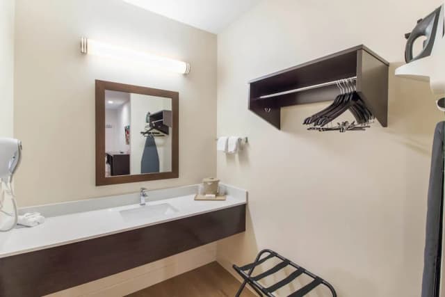 Red Roof Inn Houston - Willowbrook-Superior Room, 1 King Bed (Smoke Free)-8