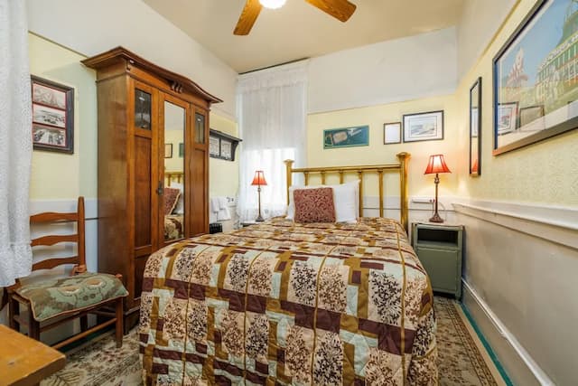 サン レモ ホテル-スタンダード ルーム ダブルベッド 1 台 共用バスルーム-4