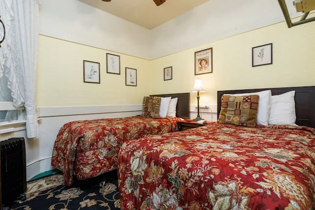 サン レモ ホテル-ツインルーム シングルベッド 2 台 共用バスルーム-5