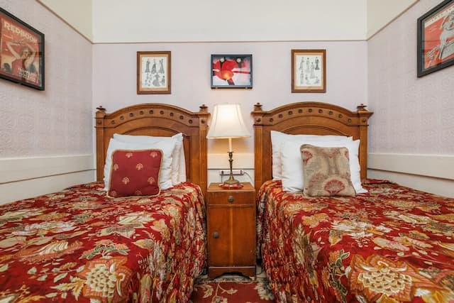 サン レモ ホテル-ツインルーム シングルベッド 2 台 共用バスルーム-2