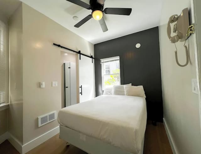 サン レモ ホテル-スタンダード ルーム ダブルベッド 1 台 専用バスルーム-1