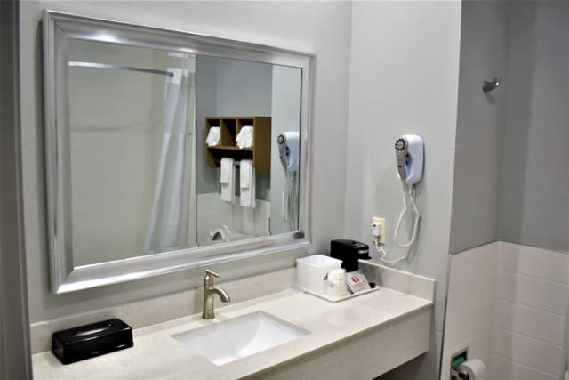 休斯敦大學 - 市中心溫德姆戴斯套房飯店-舒適客房, 2 張加大雙人床, 非吸煙房-25