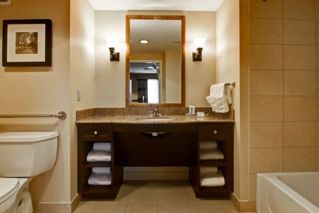 홈우드 스위트 바이 힐튼 토론토 에어포트 코퍼레이트 센터-스위트, 퀸사이즈침대 2개, 장애인 지원-8