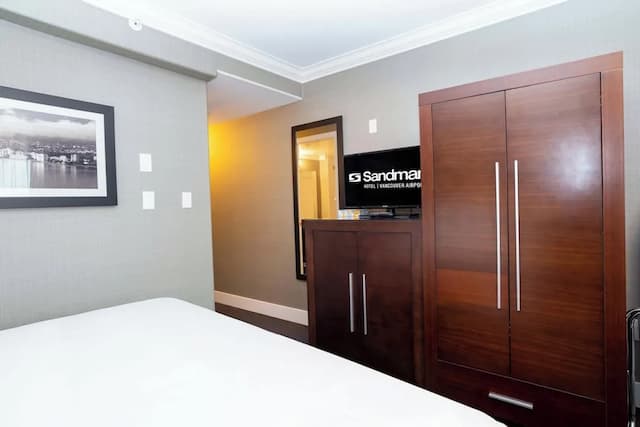 サンドマン ホテル バンクーバー エアポート-スタンダード ルーム クイーンベッド 1 台-6