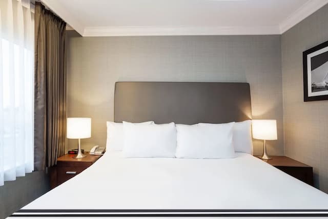 サンドマン ホテル バンクーバー エアポート-スタンダード スイート キングベッド 1 台ソファーベッド付き 簡易キッチン-3