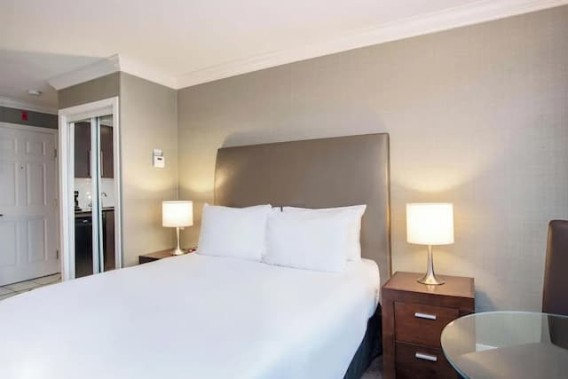 サンドマン ホテル バンクーバー エアポート-スタジオスイート クイーンベッド 1 台 簡易キッチン-5