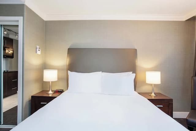 サンドマン ホテル バンクーバー エアポート-スタジオスイート クイーンベッド 1 台 簡易キッチン-1