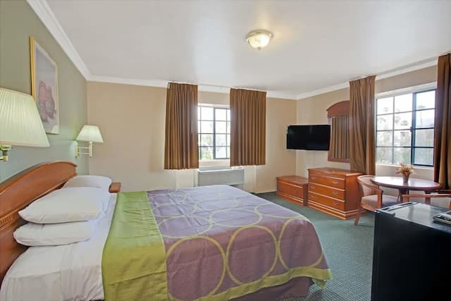 Super 8 by Wyndham Hollywood/LA Area-标准房, 1 张特大床-2