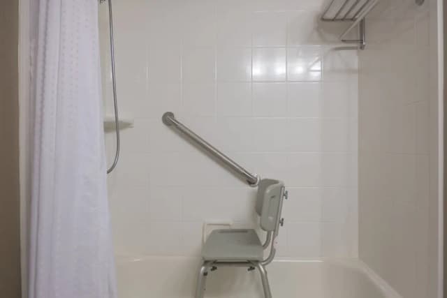 溫哥華市中心假日套房酒店-標準客房, 1 張加大雙人床, 無障礙 (Roll-In Shower)-1