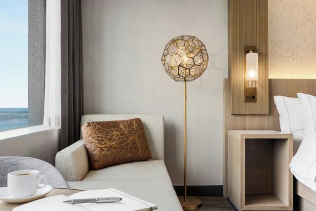 多倫多威斯汀海港城堡飯店-尊榮客房, 1 張特大雙人床, 湖景-6