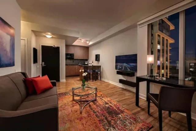 エグゼクティブ コスモポリタン ホテル トロント-ファミリー スイート クイーンベッド 1 台ソファーベッド付き-5