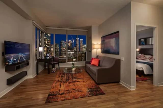 エグゼクティブ コスモポリタン ホテル トロント-ファミリー スイート クイーンベッド 1 台ソファーベッド付き-1