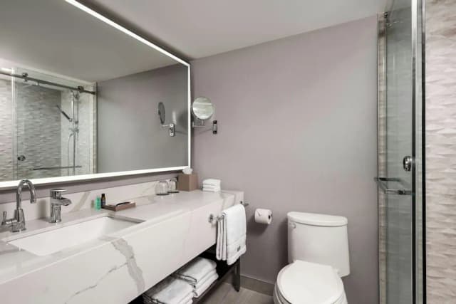 多倫多威斯汀海港城堡飯店-奢華開放式套房, 1 張特大雙人床, 湖景-6