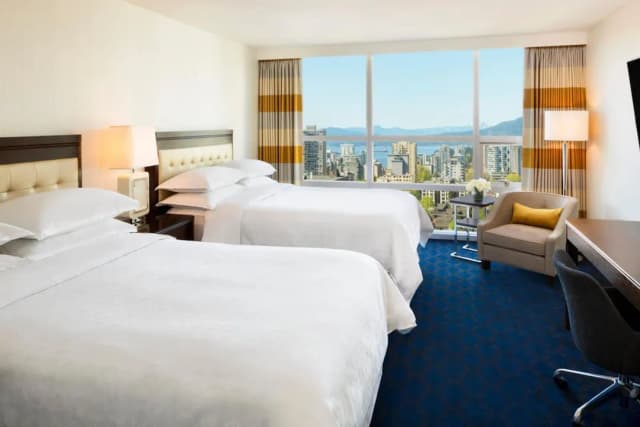 Sheraton Vancouver Wall Centre-客房, 2 张双人床 (Low Floor)-2