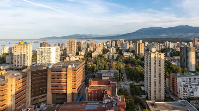 Sheraton Vancouver Wall Centre-俱乐部客房, 1 张特大床, 无烟房-5