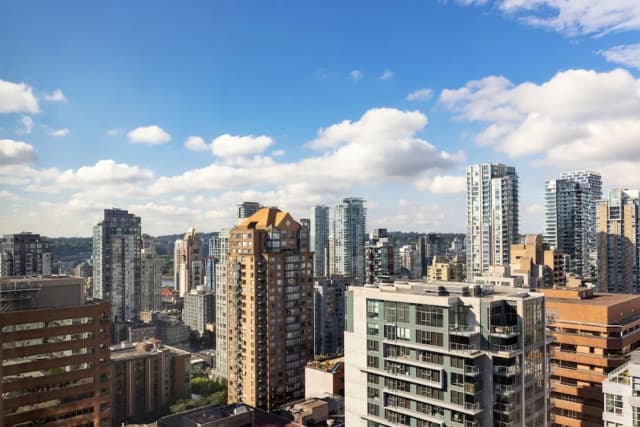 Sheraton Vancouver Wall Centre-俱乐部客房, 1 张特大床, 无烟房-1