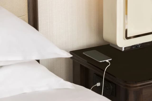 Sheraton Vancouver Wall Centre-俱乐部客房, 1 张特大床, 无烟房-4
