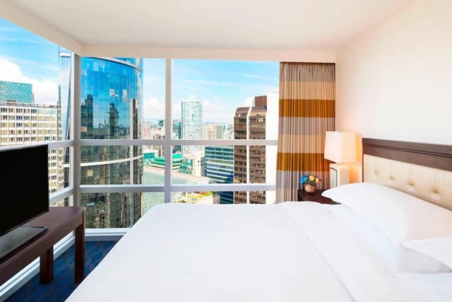 Sheraton Vancouver Wall Centre-俱乐部客房, 1 张特大床, 无烟房-2